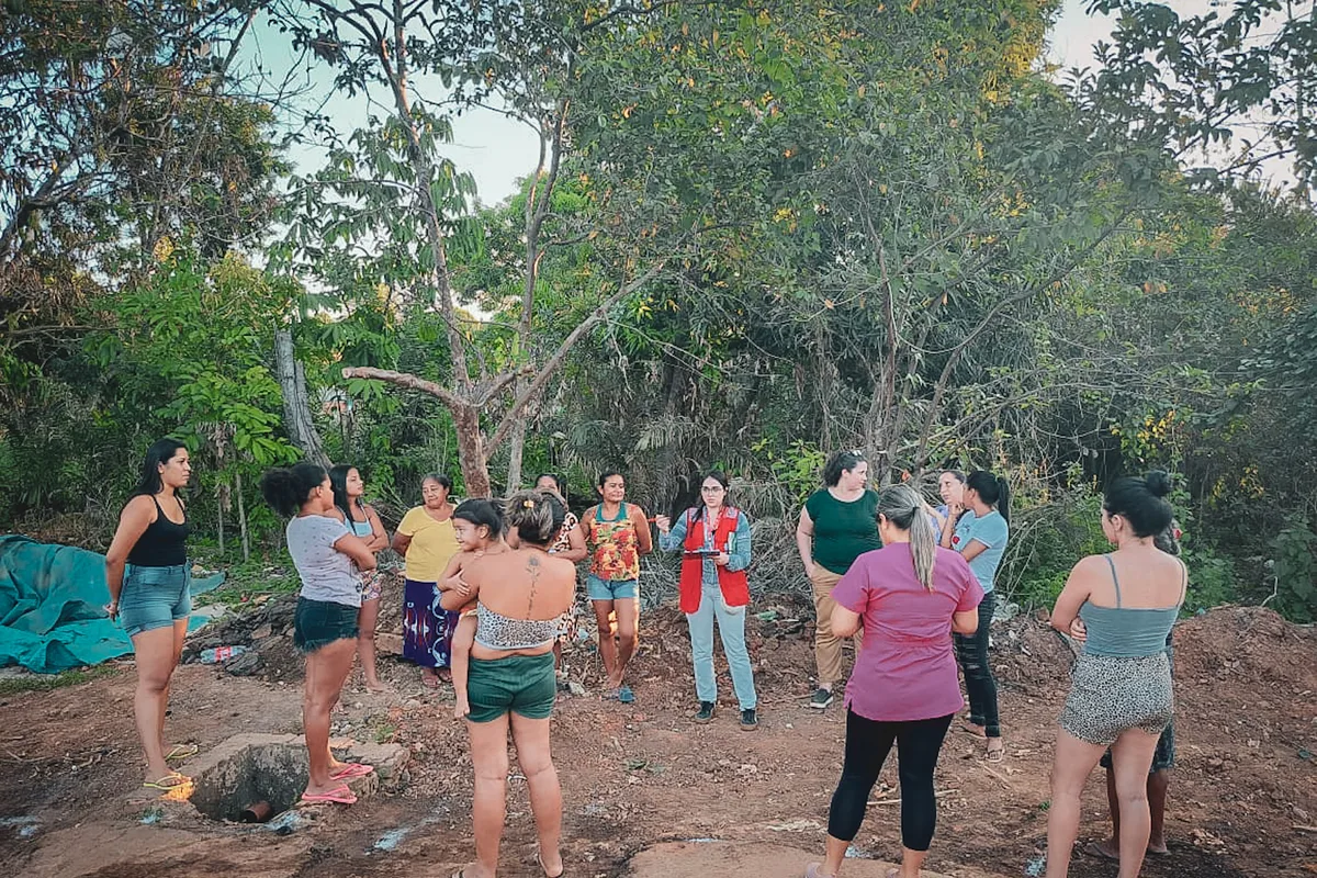 Mulheres reunidas em uma ação comunitária da Cáritas Brasileira