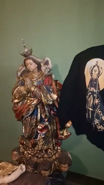 A amostra da Aparecida aberta em casa